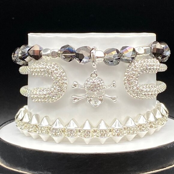 Beyond The Veil Of Sparkle ST21638 Halloween Stack 2025 Skull & Crossbones - Picture 2 of 5